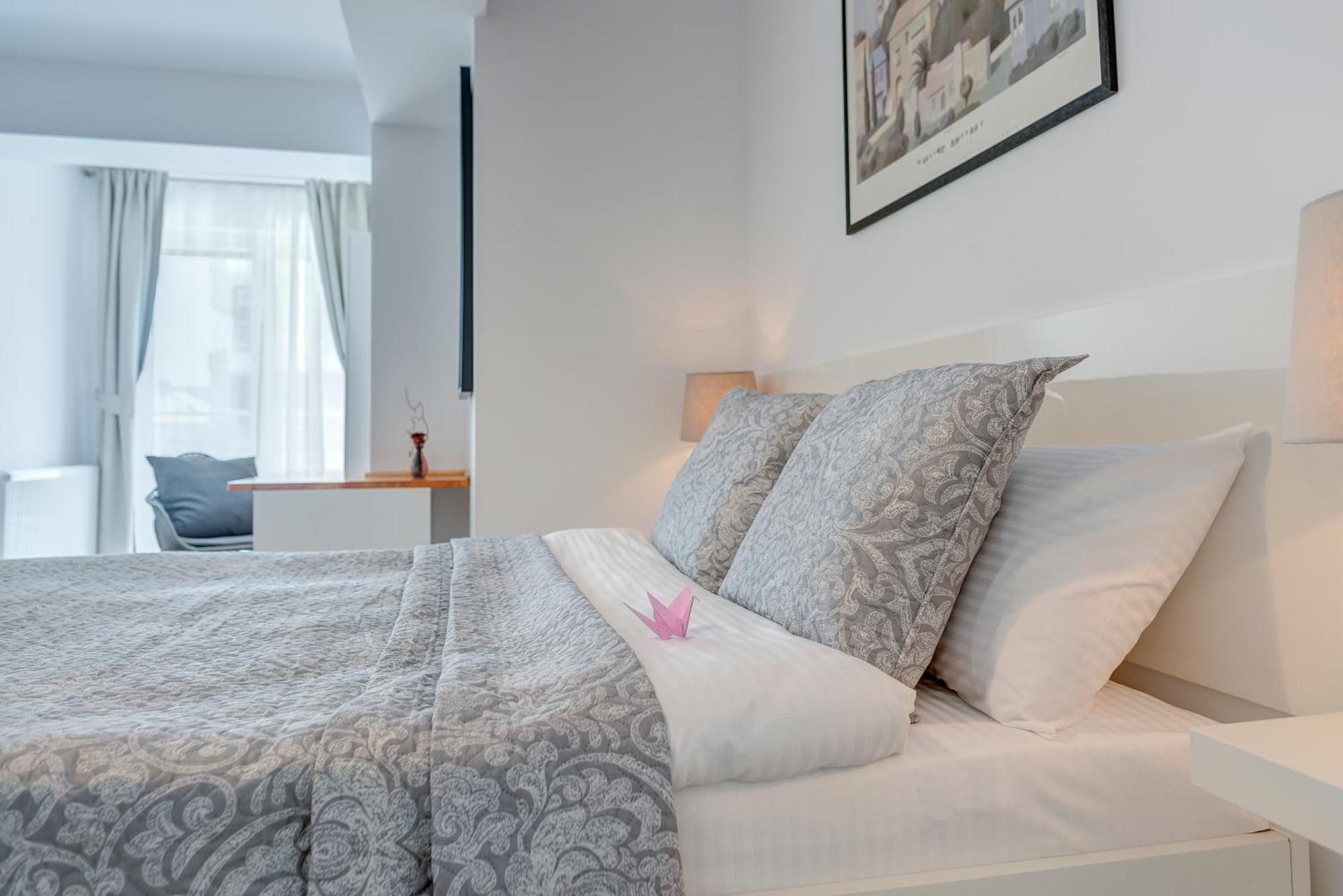 Bucharest Airport Suites & Villas 奥托佩尼 外观 照片