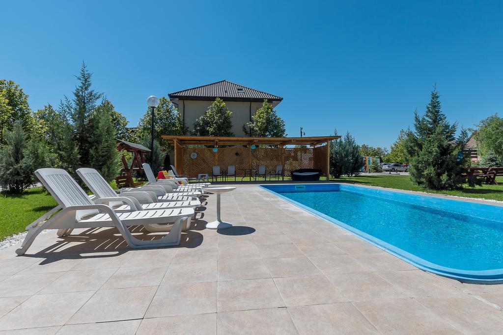 Bucharest Airport Suites & Villas 奥托佩尼 外观 照片